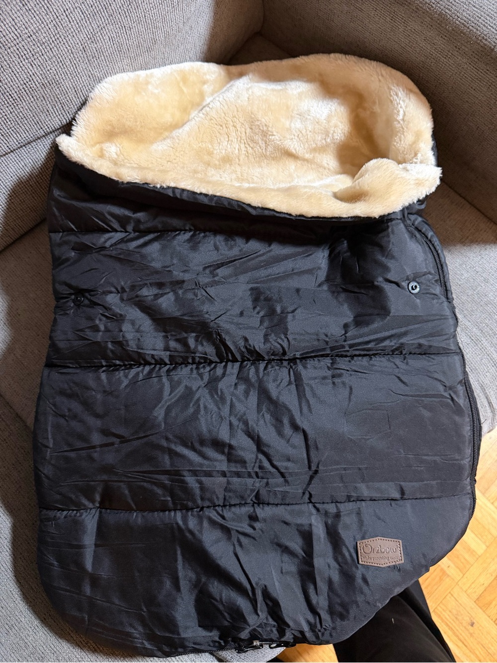 chic Black Kids Puffer Footmuff with Cream Sherpa Lining